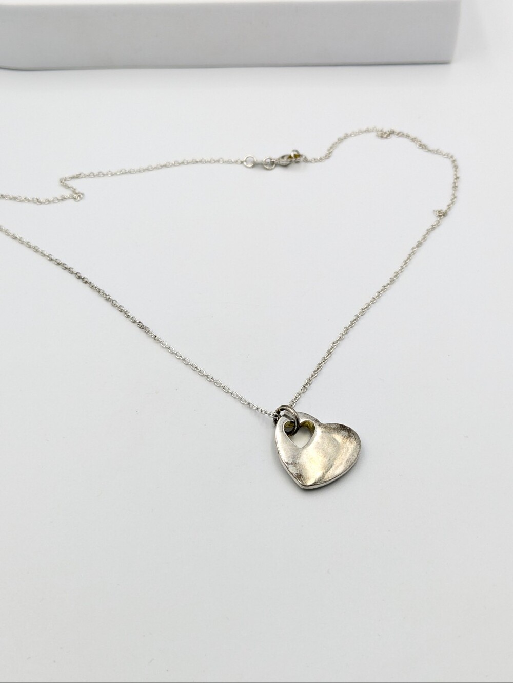 5/25$ Silver plated chain necklace with heart pendant necklace